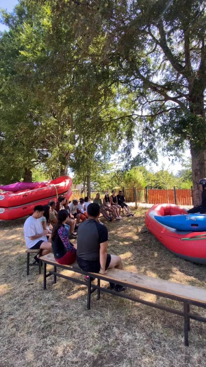 Pasajeros en la base de Correntinos antes de salir